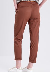 Cache Cache Chino - marron