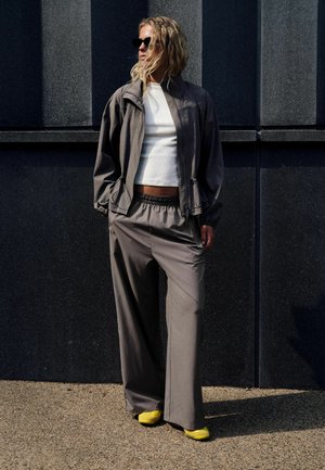 Self., 4 WAY STRETCH FUNNEL NECK JACKET - Summer jacket - stone