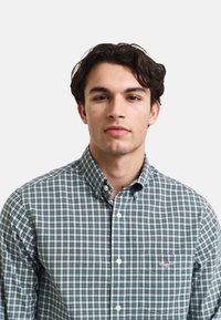 GANT REGULAR FIT SMALL CHECKED  - Camisa - blauw donkerblauw
