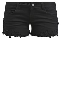 Černé džíny šortky s krajkovým zdobením na lemu, potrhané okraje, přední kapsy a zapínání na jeden knoflík. Střední výška pasu.