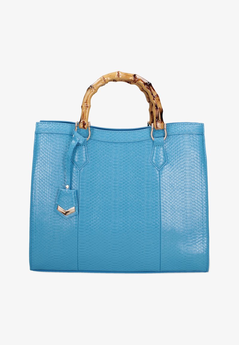 Borsa in pelle sintetica blu con texture a pelle di serpente, dotata di un manico in stile bambù e dettagli in oro. Presenta un ciondolo staccabile con un design a zig-zag.