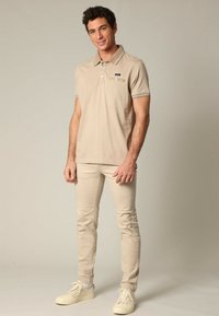 DEELUXE DREX - Polo - Dune