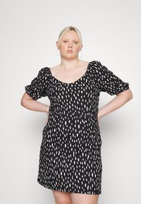 Vero Moda Curve VMGELINA PUFF DRESS - Vestido de malha - black smila