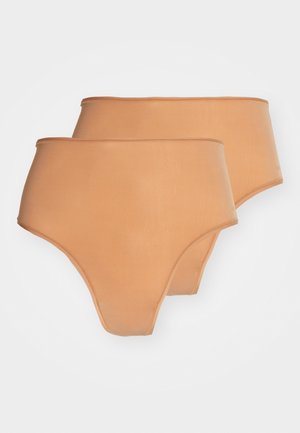 Hoge taille ondergoed in een huidskleur, gemaakt van gladde stof. Beschikt over een elastische tailleband en een naadloos ontwerp voor comfort. Verpakking van twee.