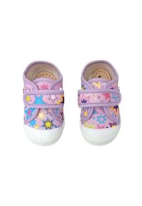 Scarpe da ginnastica viola in tela con strap in Velcro, caratterizzate da un motivo di stelle colorate. Punta in gomma bianca e suola testurizzata per una miglior aderenza.
