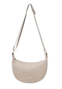 Bežová kožená crossbody taška s oblým tvarom, nastaviteľným pásom a logom RKO v kontrastnej bielej farbe na dne. Hladký povrch.