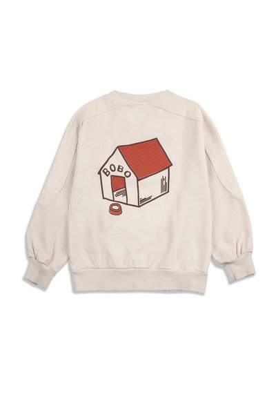 Sweat-shirt beige à manches longues avec une illustration de niche à toit rouge et le mot "BOBO" au-dessus de l'entrée dans le dos.