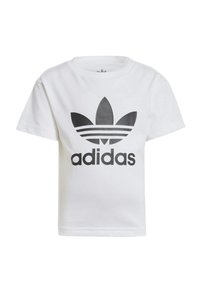 T-shirt bianco in cotone con un grande logo Trefoil nero di Adidas e il nome del marchio, maniche corte e scollo rotondo.