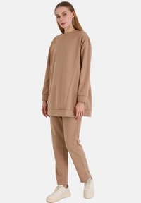 Modanisa REFKA SET - Sweatshirt - beige