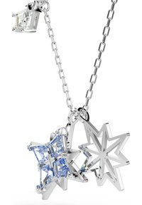 Silverhalsband med två stjärnformade hängen, en prydd med fyra ljusblå ädelstenar, den andra en polerad åttakantig stjärna.