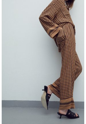 AMELIANO PANT - Broek - beige