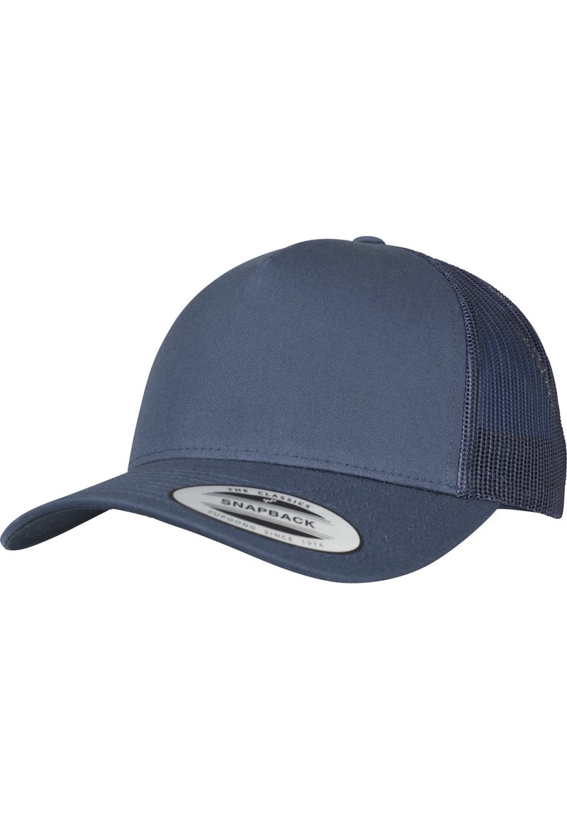 Jūras spēku snapback cepure, izgatavota no auduma un sietiņa, ar noapaļotu kroni, izliekto malām un plastmasas regulējamu siksnu aizmugurē.