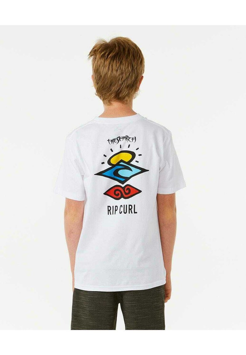 T-shirt en coton blanc avec un graphique coloré au dos représentant des designs de soleil, de vagues et de spirales, ainsi que le texte "RIP CURL" en noir.