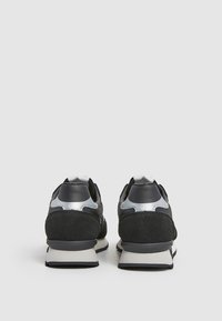 Pepe Jeans Sneakers - black