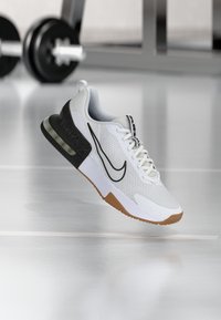 Nepasirinkta, white/black/med brown