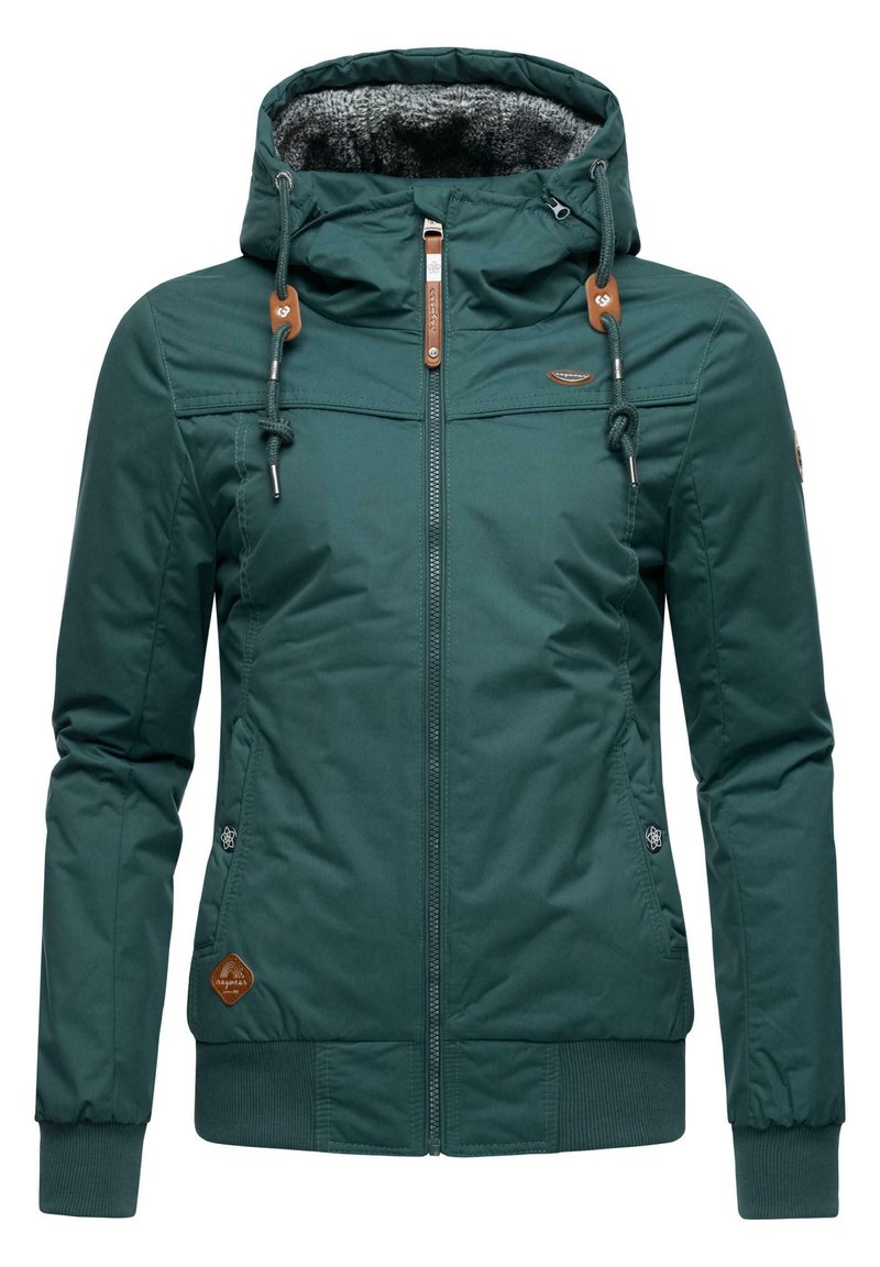 Veste isolée turquoise avec zip, capuche, cordons de serrage et doublure en fausse fourrure. Présente des accents en cuir et des poignets côtelés. Deux poches latérales.