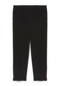 Pantalones negros con diseño de pierna recta, que presentan una textura suave y una franja lateral roja en contraste. Sin herrajes visibles ni bolsillos.