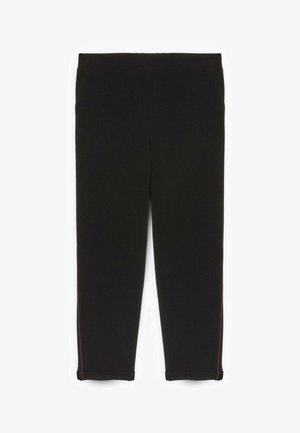 Pantaloni negri cu un design drept, având o textură netedă și o dungă laterală roșie contrastingă. Fără accesorii vizibile sau buzunare.