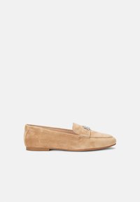 AVERI III SUEDE LOAFER - Belebújós cipők - camel