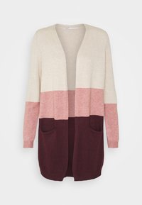 Lång cardigan med öppen front som har färgblock i beige, rosa och vinröd. Stickat material med två framfickor och ribbade ärmslut.