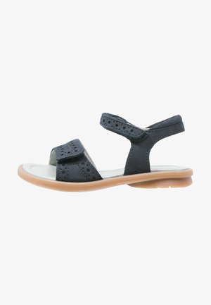Sort sandal med åben tå, justerbare velcroremme og lys brun sål, designet til komfort og afslappet brug.