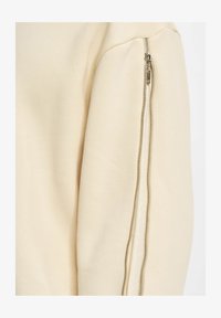 Seleccionado, offwhite