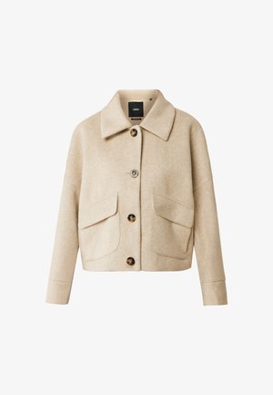 Beżowa, krótka kurtka wełniana z kołnierzem, zapinana na guziki z przodu, z dwiema dużymi kieszeniami z klapkami oraz minimalistycznym wzornictwem.