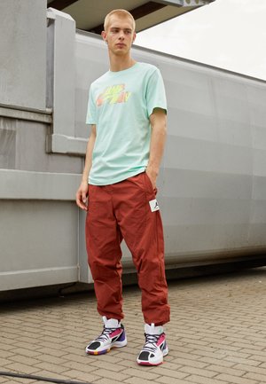 T-shirt con stampa - mint foam/bleached coral