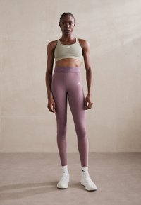 adidas Performance Tajice - shadow fig/white