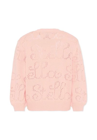 Różowy sweter z dzianiny z fakturowanym wzorem zawierającym ażurowe napisy, okrągłym dekoltem oraz ściągaczami na mankietach i dole.