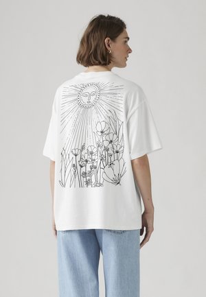 Levi's® SHORT STACK TEE - Apdrukāts T-krekls - bright white