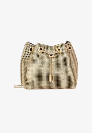 Goldfarbene Metallic-Tasche in Bucket-Form, bedeckt mit Strasssteinen, ausgestattet mit vergoldeten Beschlägen, Ösen und einem Kordelzug aus Kette. Strukturierte Oberfläche.