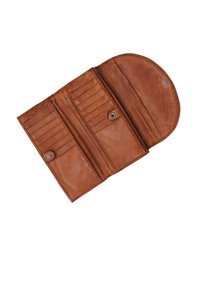 Helle Ledergeldbörse mit mehreren Kartenfächern, einer glatten Oberfläche und Druckknopfverschluss; zeichnet sich durch ein abgerundetes Design und ein geräumiges Innenleben aus.