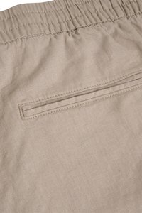 Matinique BARTON - Kratke hlače - simply taupe