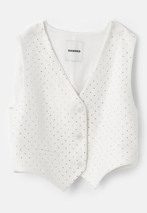 Weißes Trägershirt mit V-Ausschnitt, das eine strukturierte Oberfläche mit kleinen silbernen Nieten, zwei Knöpfen und einer Seitentasche aufweist.