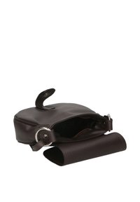 Borsa in pelle marrone di forma rettangolare, con chiusura a zip e hardware argentato. Interno scuro con un elemento piatto simile a una tasca che si estende.