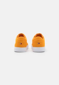 Tommy Hilfiger Tossud - rich ochre