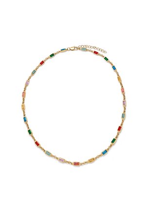 Gullkjede med rektangulære flerfargede edelstener jevnt fordelt, med hummerlås og justerbar forlengelseskjede.
