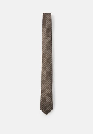 Corbata marrón con un patrón de rayas diagonales en blanco. Hecha de un tejido suave y entrelazado; forma estrecha con punta en punta.