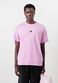 Nike ACG TEE LUNGS - Basic T-shirt - beyond pink