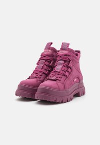 Buffalo ASPHA MID - Botines bajos - berry