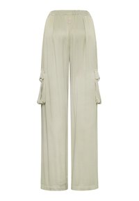 Wijde broekspijpen in lichtgroene stof, voorzien van een elastische tailleband en zijzakken met strikjes. Soepele textuur met een ontspannen pasvorm.