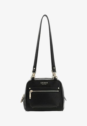 Sac d'épaule en cuir noir avec surface texturée, poche avant zippée et accents dorés ; doté d'une bandoulière réglable unique.