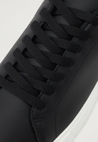 Pier One UNISEX - Baskets basses - black