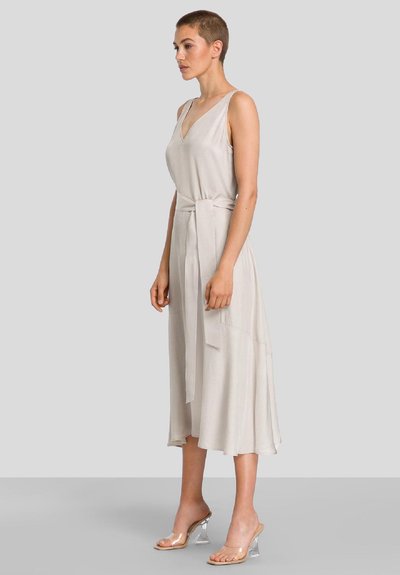 IVY OAK NELE - Freizeitkleid - champagner
