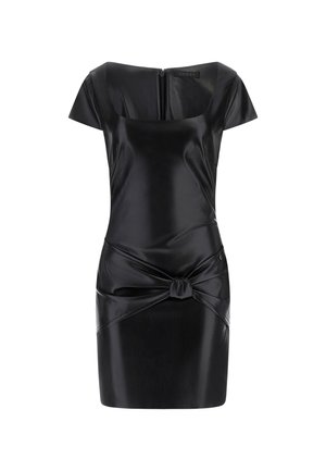 Zwarte faux leren jurk met korte mouwen, vierkante halslijn en knoopdetail in de taille. Voorzien van een rits aan de achterkant.