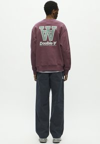 DOUBLE A BY W.W. CREW NECK AANEUE - Mikina - decadent chocolate