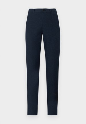 Μπλε ναυτικό παντελόνι στενής εφαρμογής με κλείσιμο με κουμπί και φερμουάρ, θηλιές για ζώνη και ίσια κοπή στο πόδι, σε απλό φόντο.