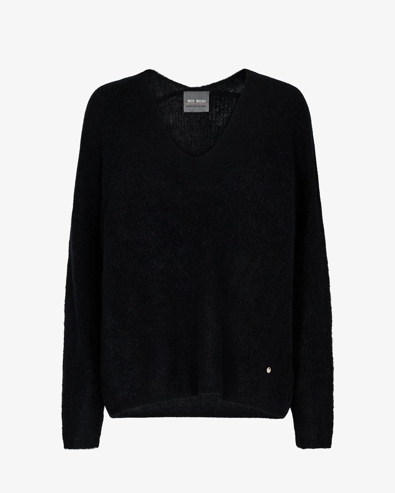 Musta ylikokoinen neule, jossa V-aukko ja pitkät hihat, valmistettu tekstuurillisesta kankaasta. Huomionarvoinen yksityiskohta on pieni metallinen logokoriste helmassa.