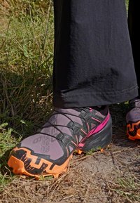 Salomon SPEEDCROSS 6 GTX - Běžecké boty do terénu - moonscape/black/bird of paradise